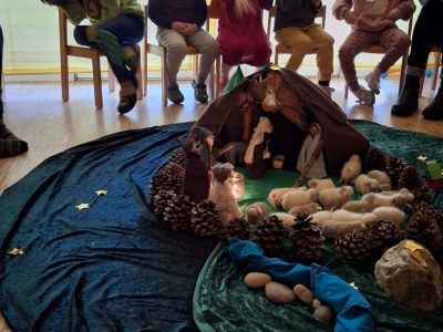 Die Geschichte zur Geburt Jesu Die Geschichte zur Geburt Jesu